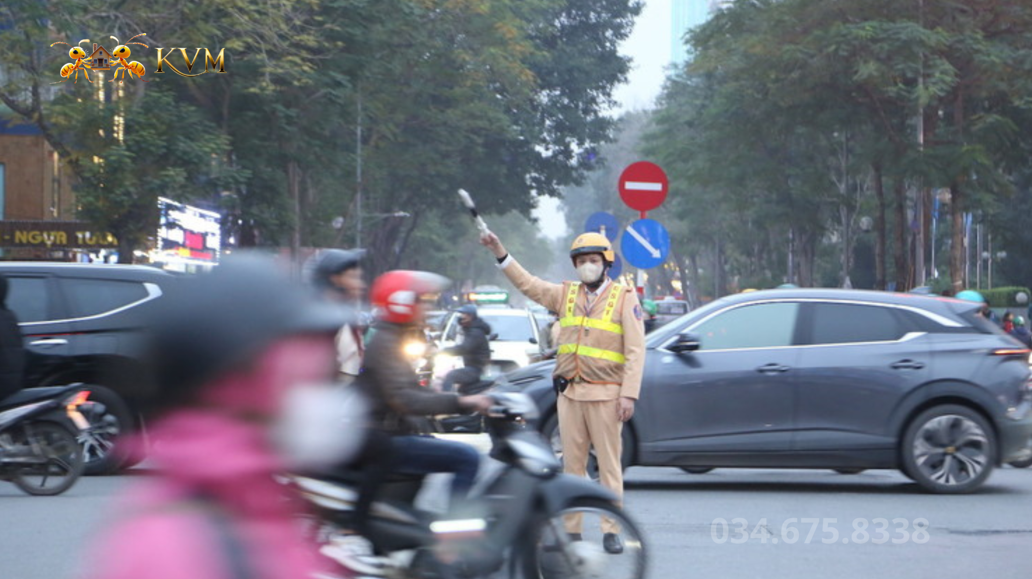 Giao thông đông đúc, dễ gây ùn tắc khiến việc vận chuyển đồ trở nên khó khăn hơn.